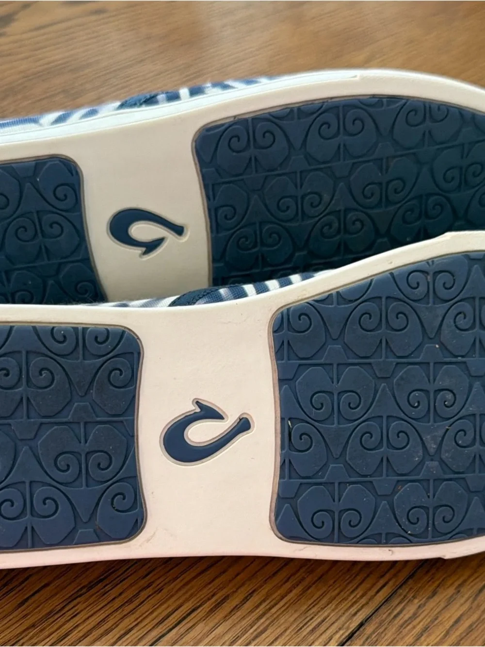 Women’s OLUKAI Pehuea Pa’i Slip-On Canvas Shoes in Navy Chevron